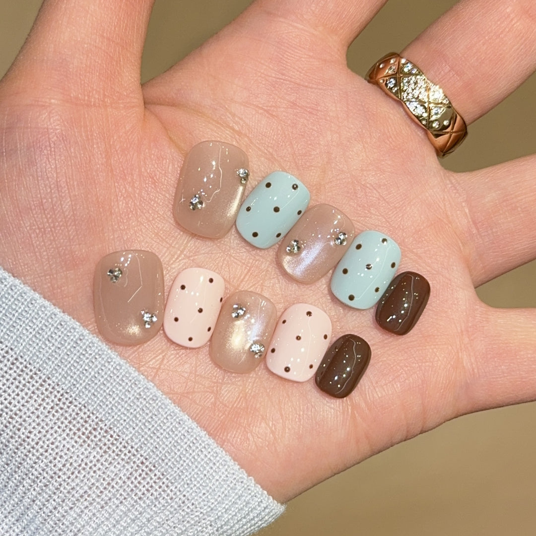 Kunstnägel mit Strass und Glitzer Karnz