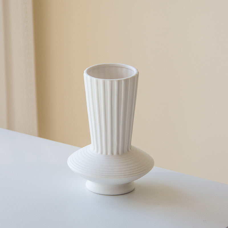 Elegante strukturierte Keramikvase