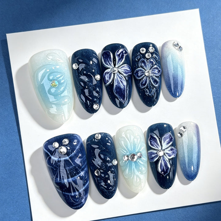 Dekoratives Press-On Nail Art Set mit floralem Design