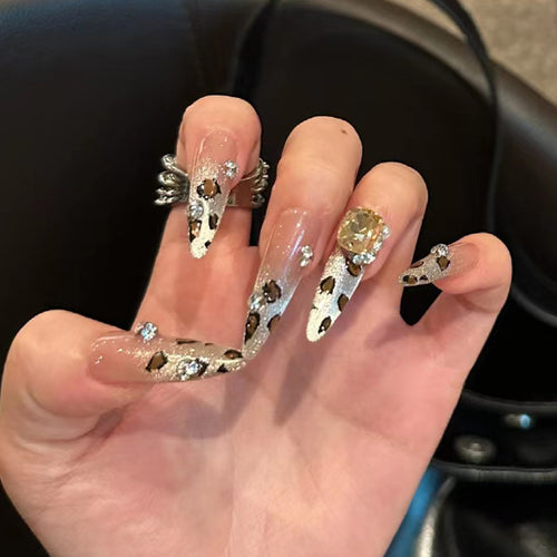 Künstlerisches Stiletto Druck-Nagelset mit elegantem Leoparden-Design Karnz