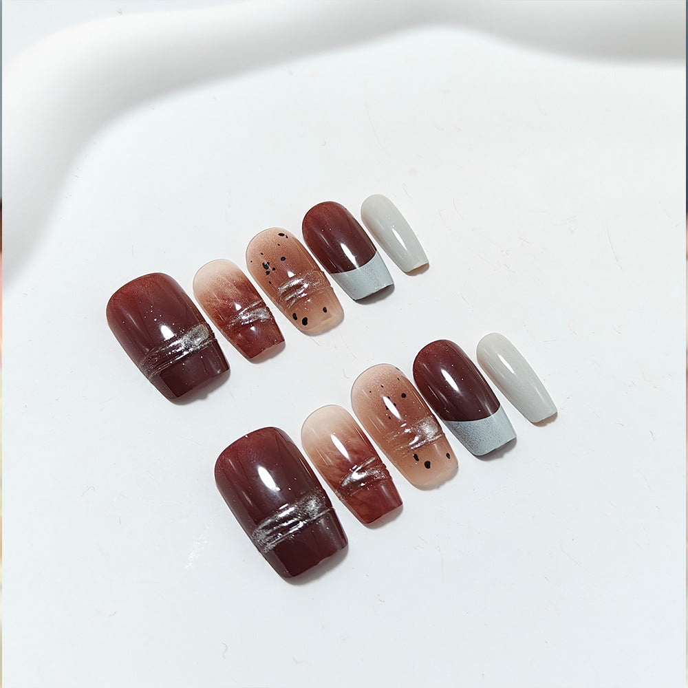 Trendige Kunstnägel mit Eleganten Metallic- und Farbverlaufseffekten Karnz