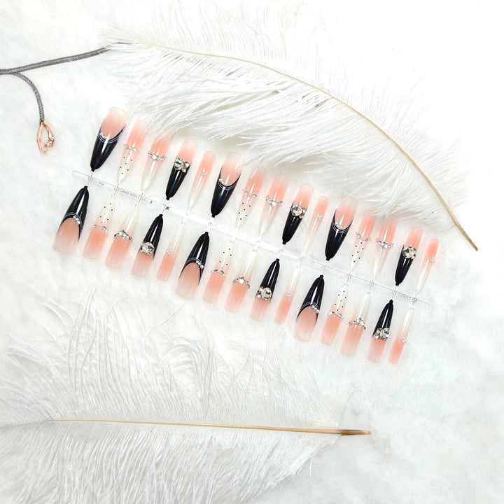 Elegante Kunstnägel mit Glitzer-Akzenten und Modischem Design Karnz
