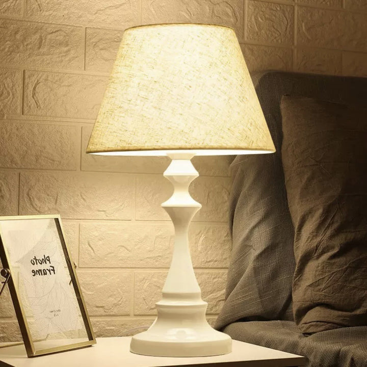 Elegante Stoffschattentischlampe