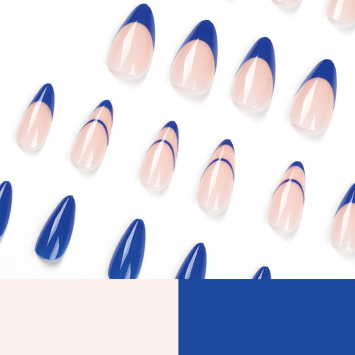 Elegante Nagelverlängerungen mit modernen Farbakzenten Karnz
