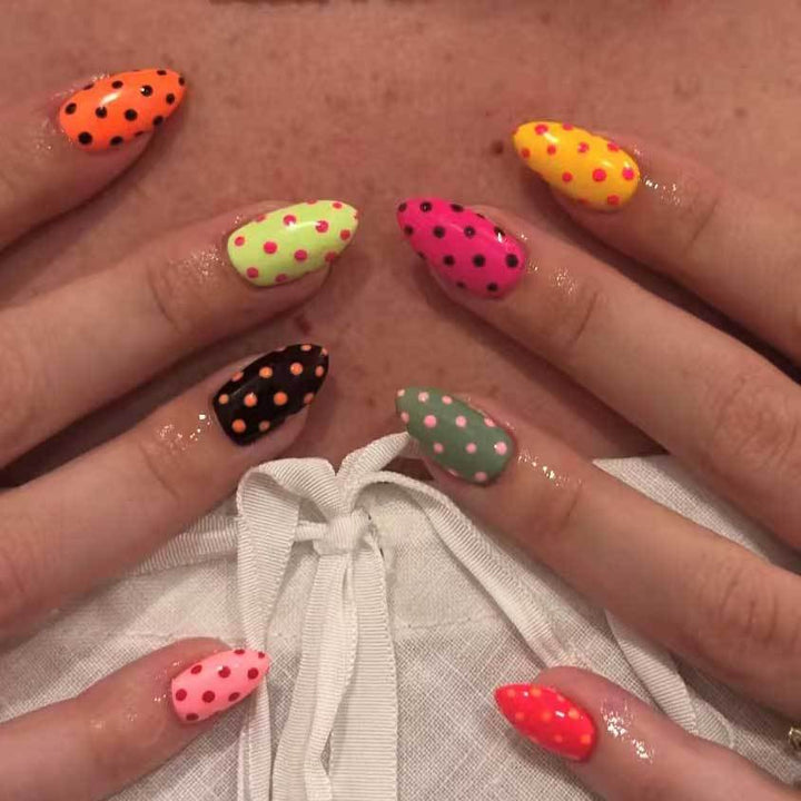 Künstlerisches Polka-Dot-Nagelkunst-Design-Kit