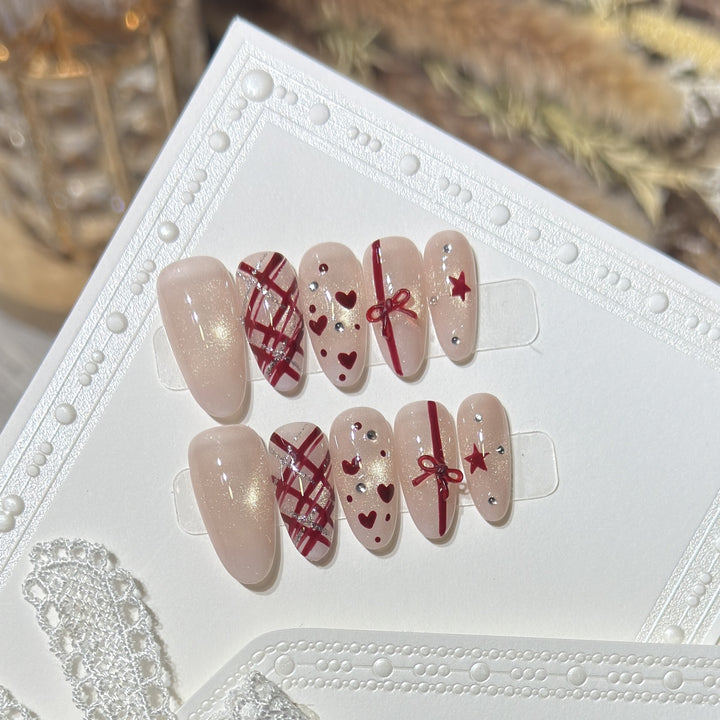 Romantisches Theme Press-On Nail Set mit Herz- und Schleifenakzenten Karnz