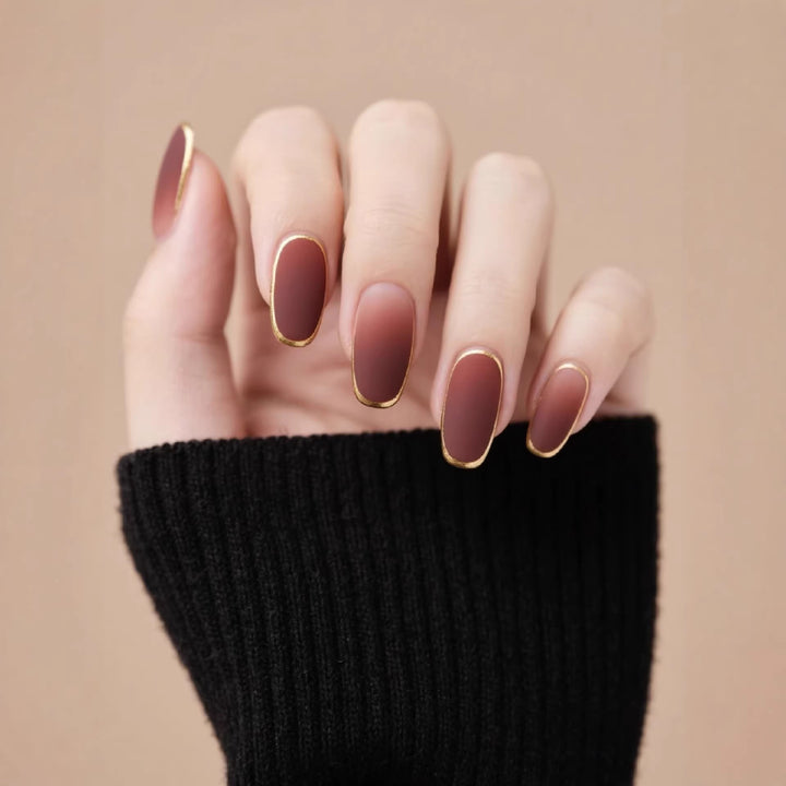 Matte Finishing Press-On-Nagel Set mit Goldrändern