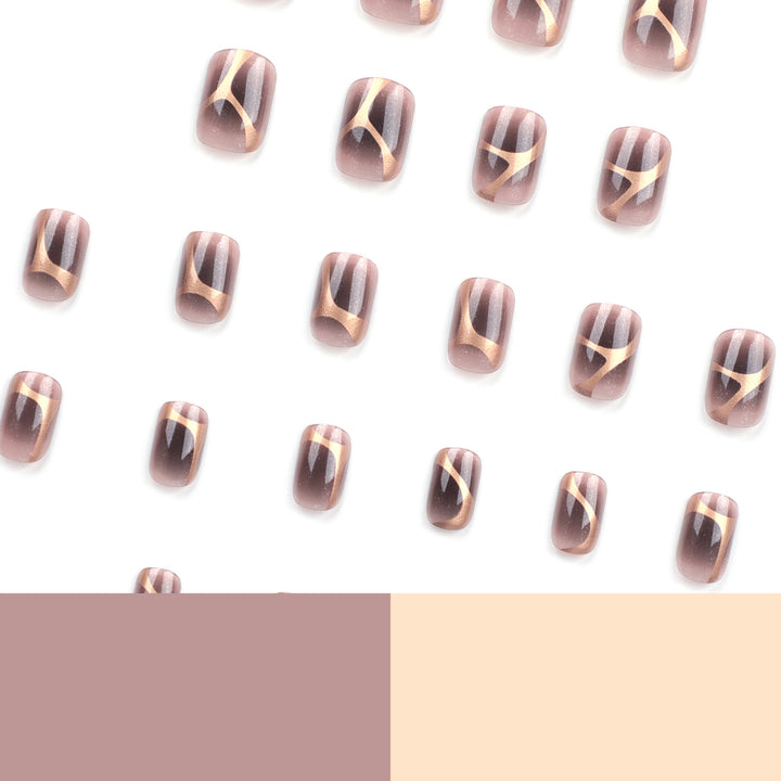 Künstliche Nagelkunst mit elegantem Metallic-Design und Glitzerakzenten Karnz