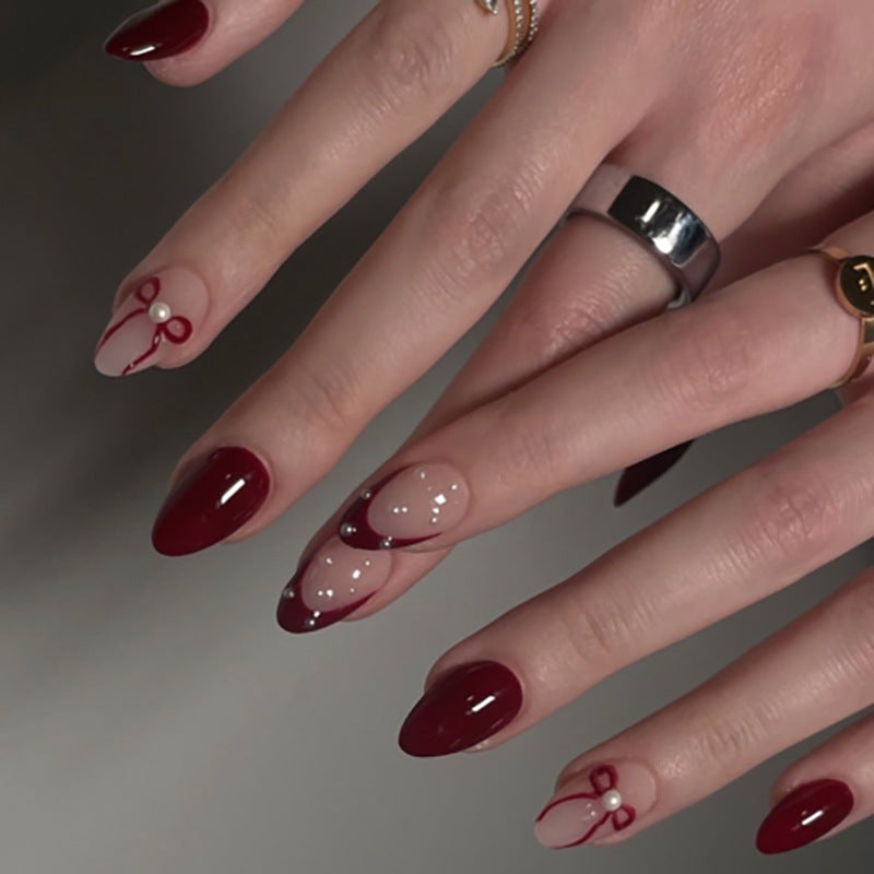 Elegante Kunstnägel mit floralen Akzenten Karnz