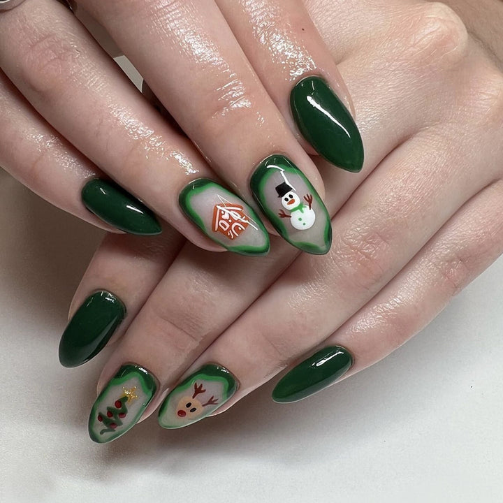 Kreatives Kunstnagelset mit festlichen Weihnachtsmotiven und Glanz Karnz