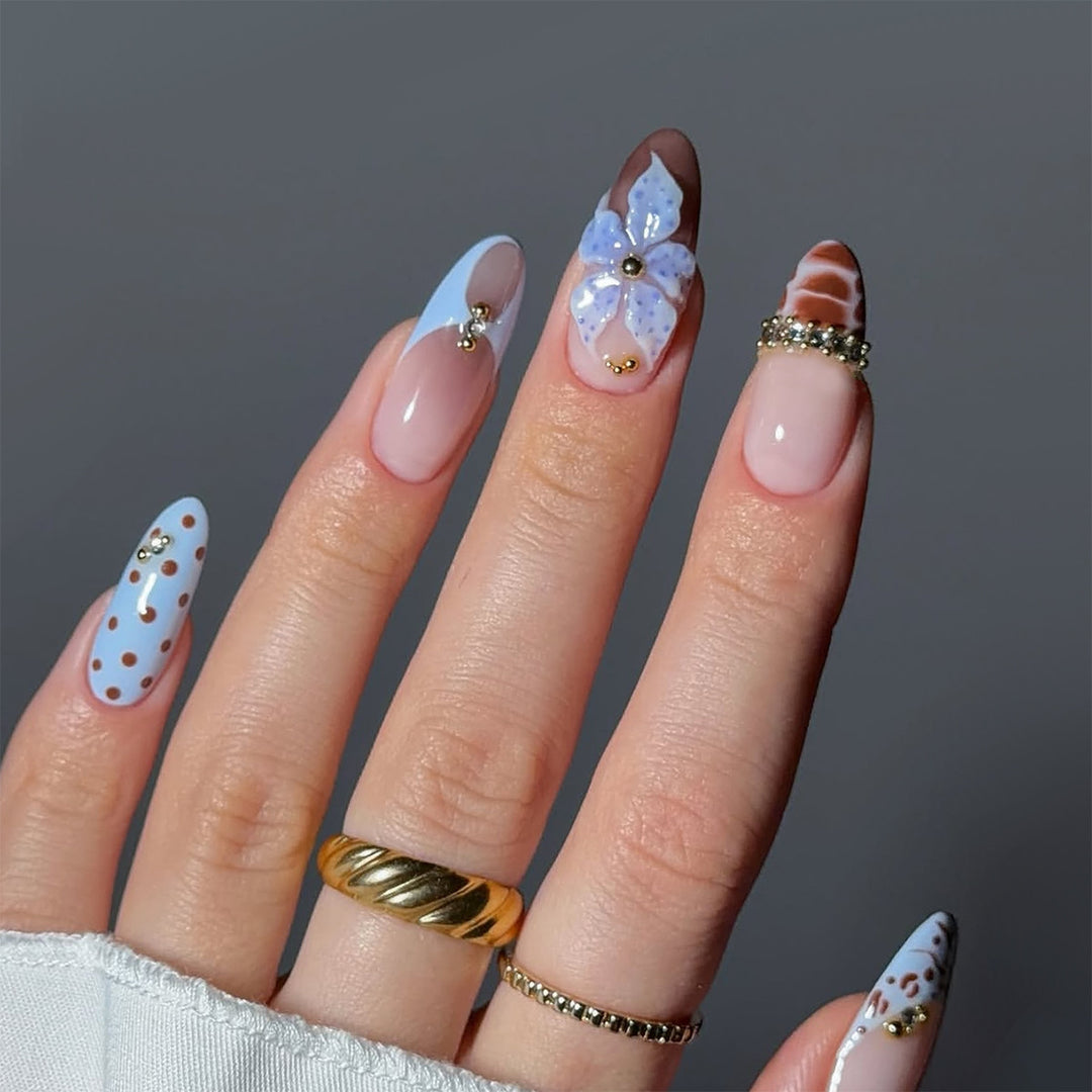 Kunstfingernägel mit Kreativen Floralen und Geometrischen Designs Karnz