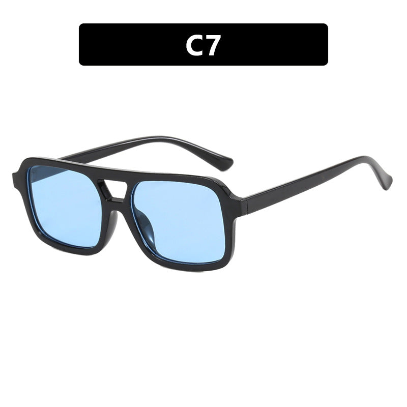 Damen moderne quadratische Sonnenbrille mit schützendem UV-Filter und transparentem Rahmen Karnz