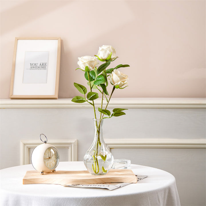 Realistische elegante Rosenstem