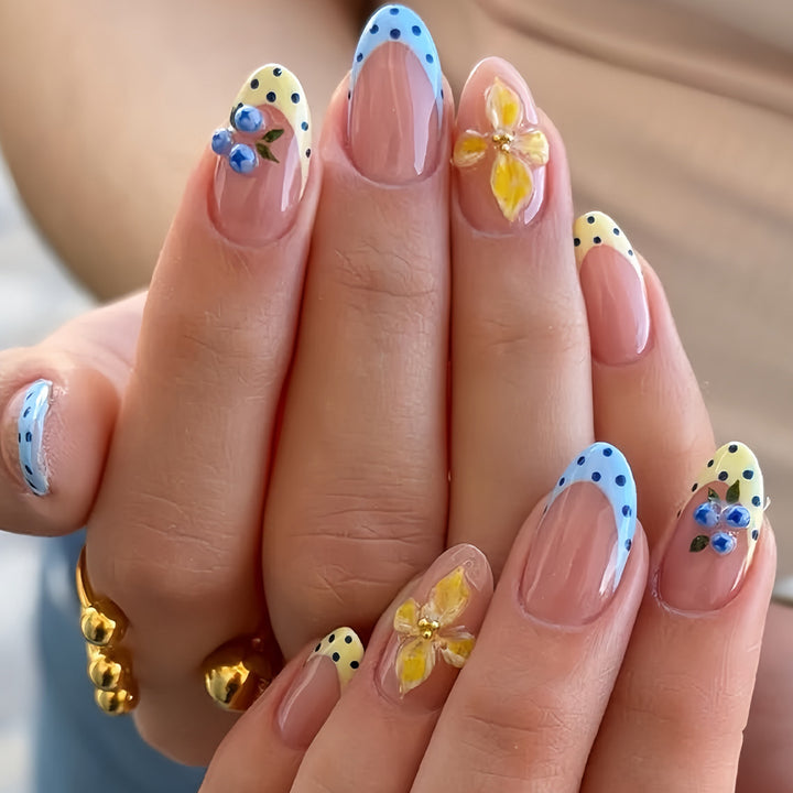 Dekorative florale Nagelkunstspitzen Karnz