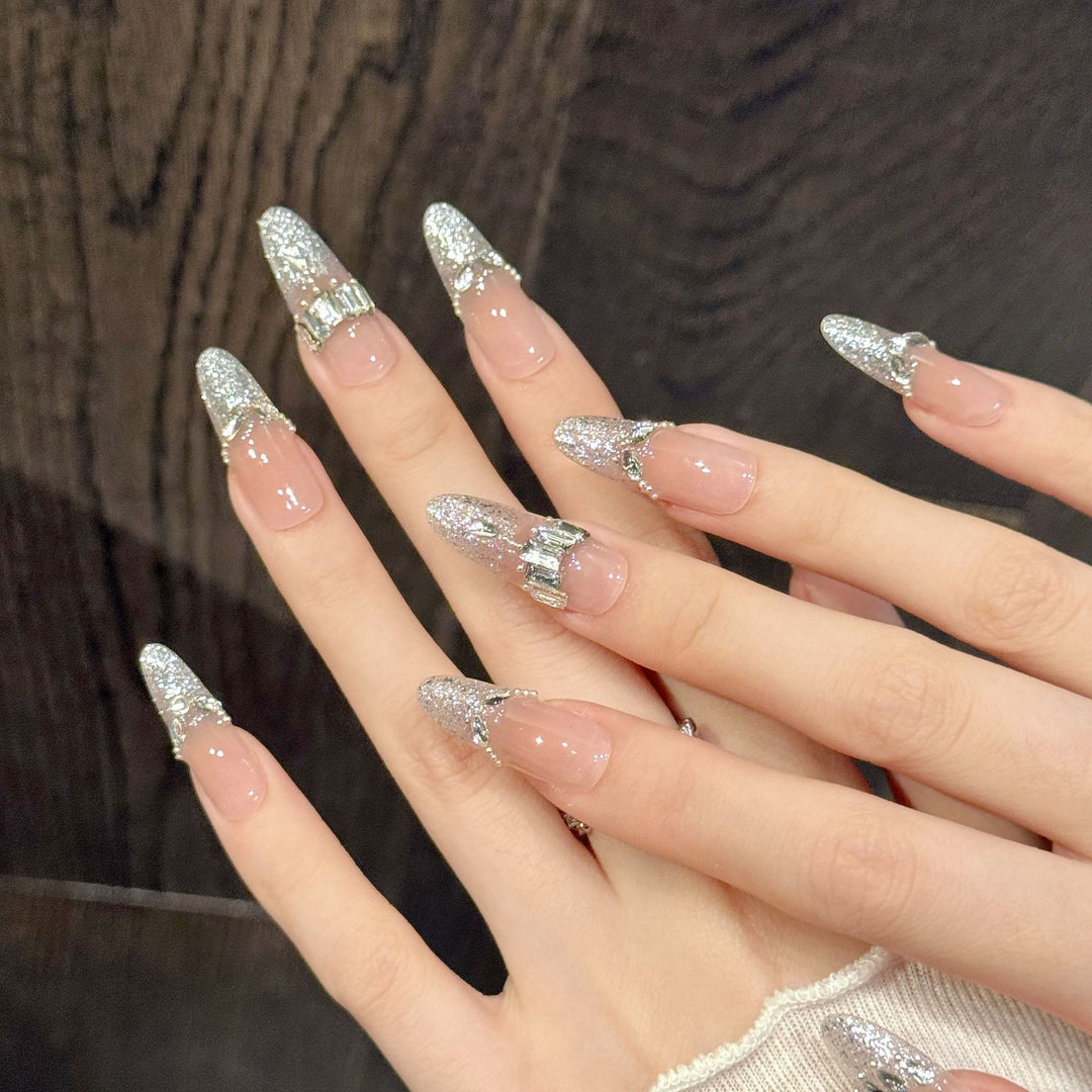 Dekoratives Glitter Press-On-Nagelkunst-Set