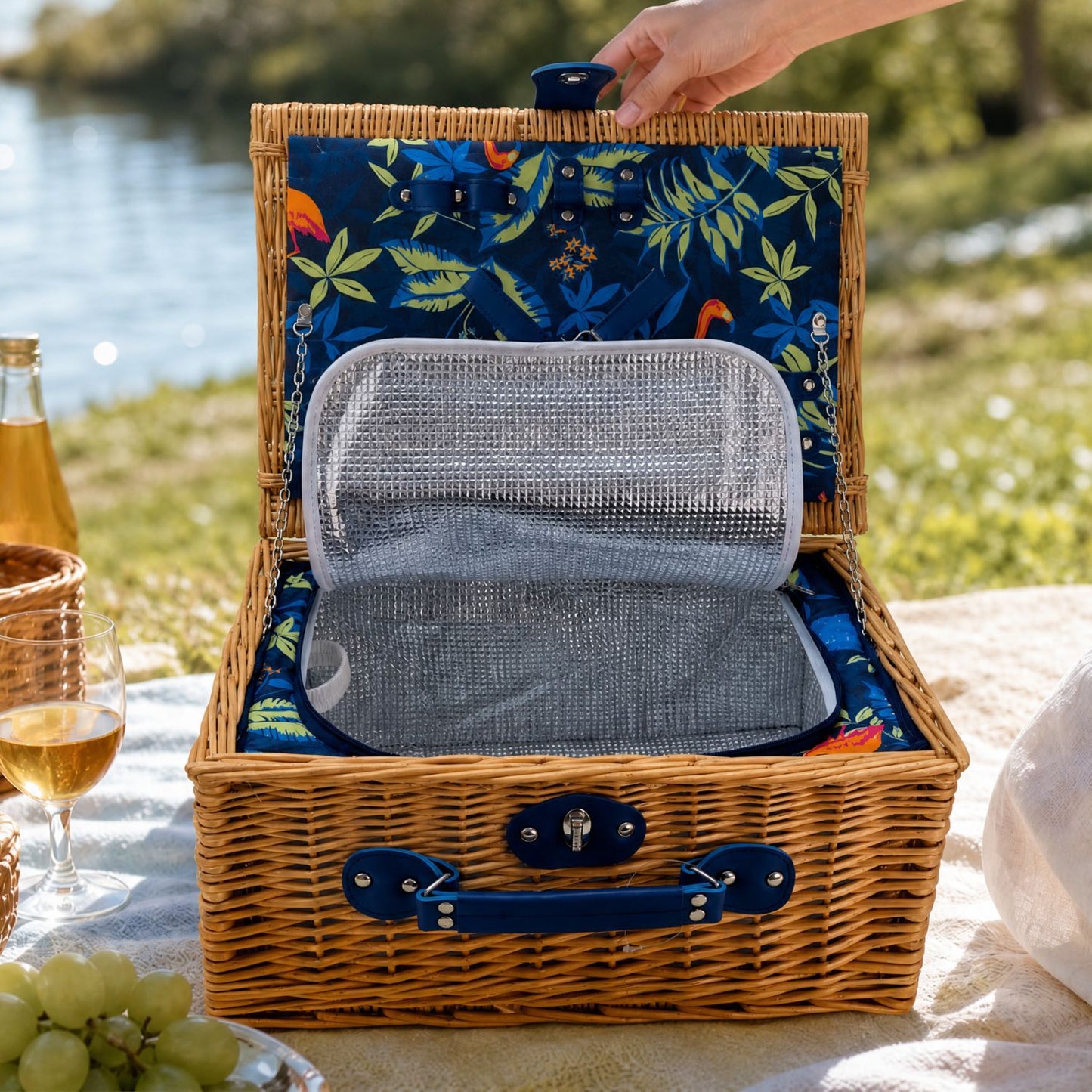 Damen Luxus Picknickkorb mit versetztem Geschirrfach und floralem Innenfutter Karnz