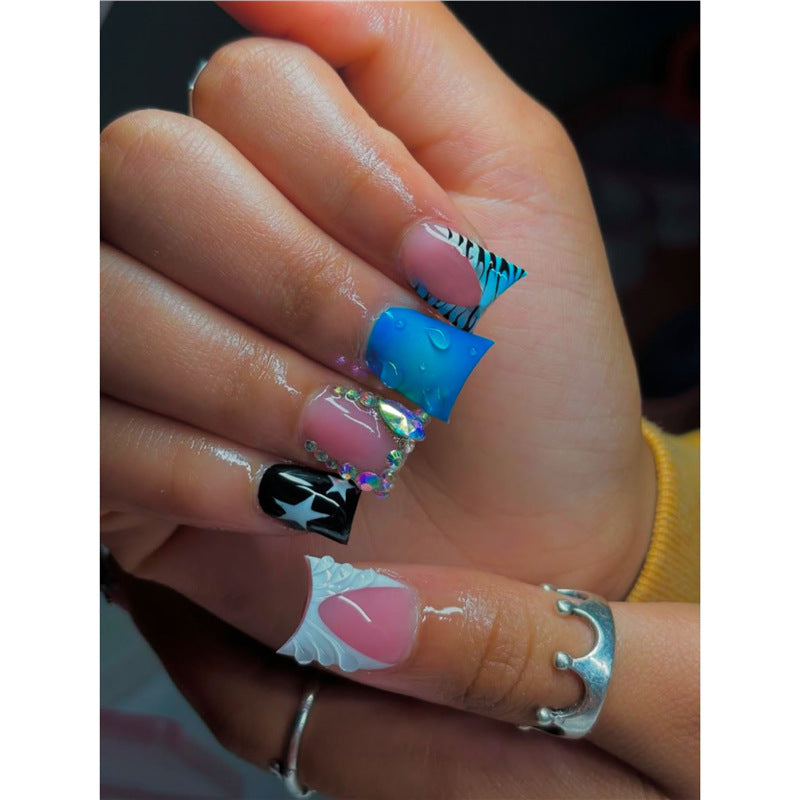 Künstlerisches 3D Nageldesign Karnz