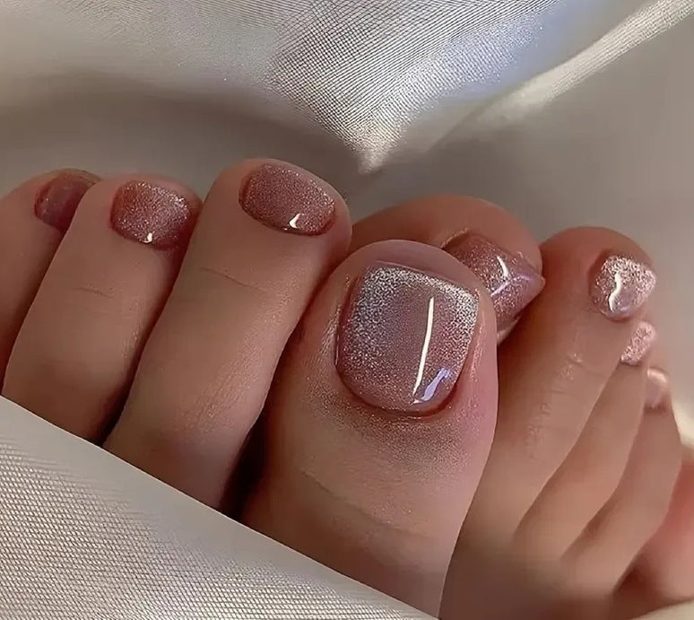 Glitzernde Pediküre-Nagelverbesserungen Karnz