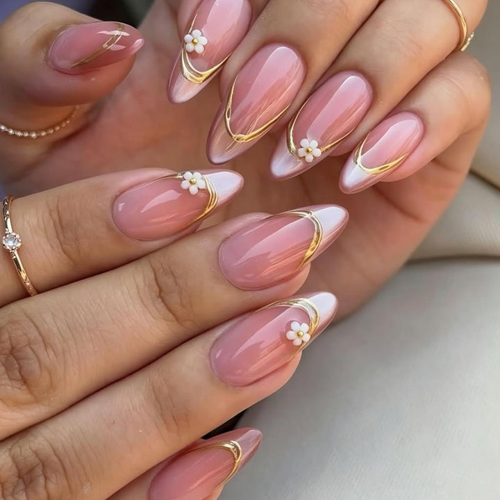 Elegante dekorative Nagelkunst Karnz