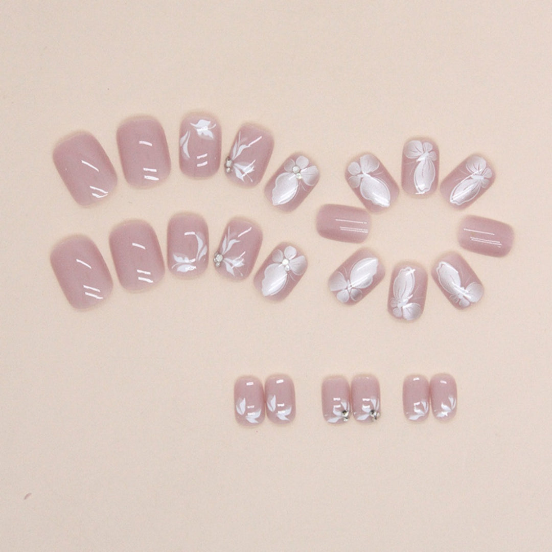 Künstlerisch von Schmetterlingen inspirierte Nagelverlängerungen Karnz