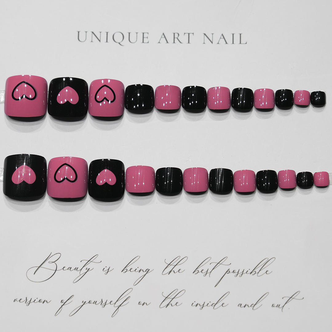 Liebe-inspirierte Pediküre Nagelkunst