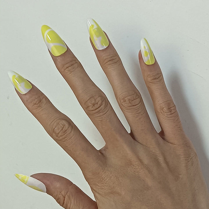 Kunstnägel mit fruchtigem Limettenmotiv Karnz