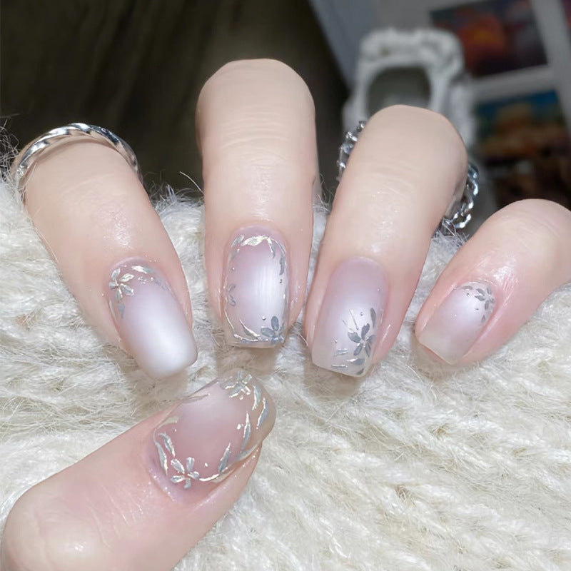 Elegantes, floral-akzentuiertes Press-On Nagelset