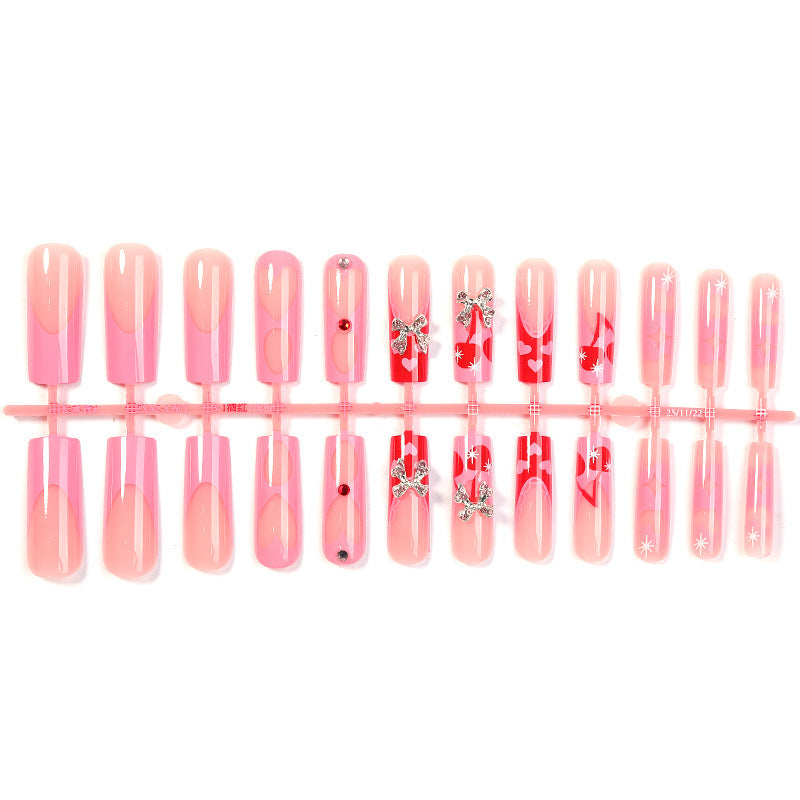 Kreatives Kunstnagelset mit Glitzer- und Herzmotiven Karnz