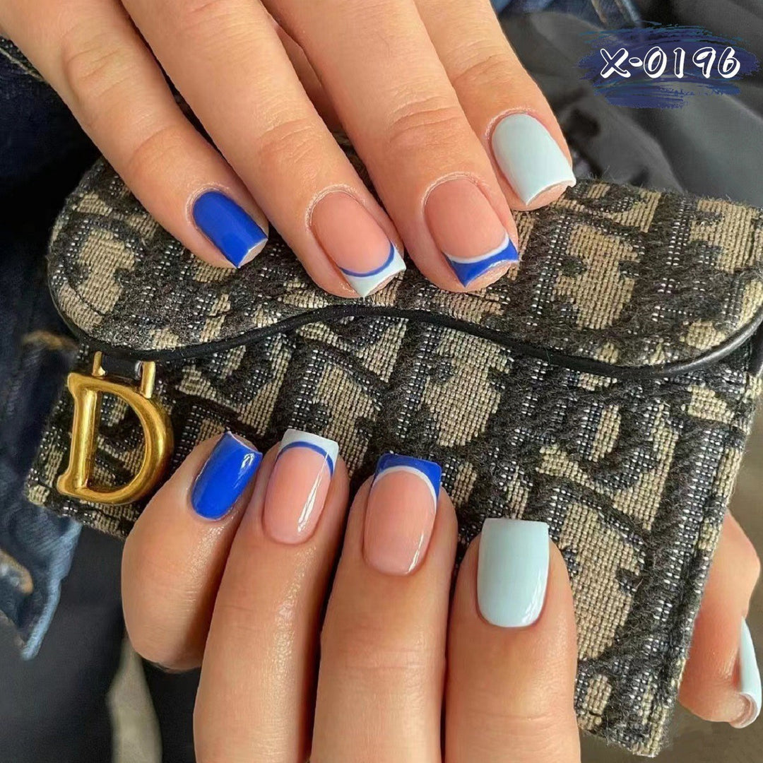 Schicke French Tip Nagelkunst