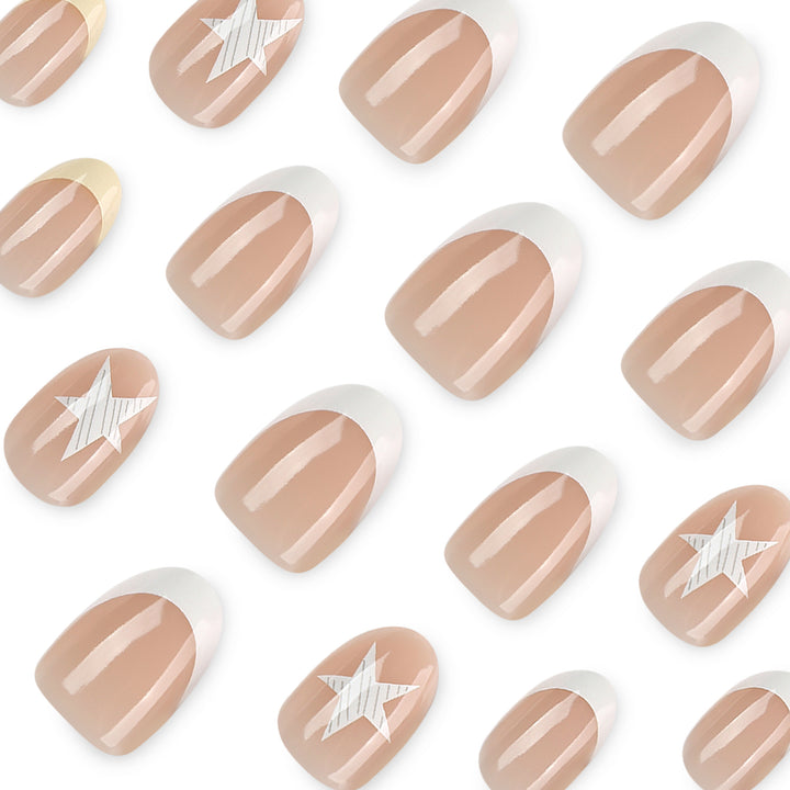 Elegante Kunstnägel mit klassischem French-Tip und detailreichem Sternenmotiv Karnz