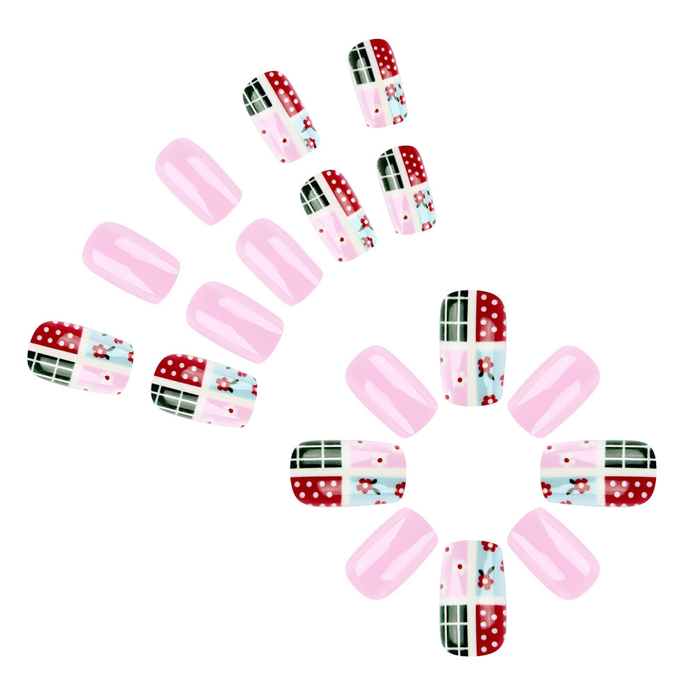 Künstlerisches Patchwork Nagelkunst Karnz