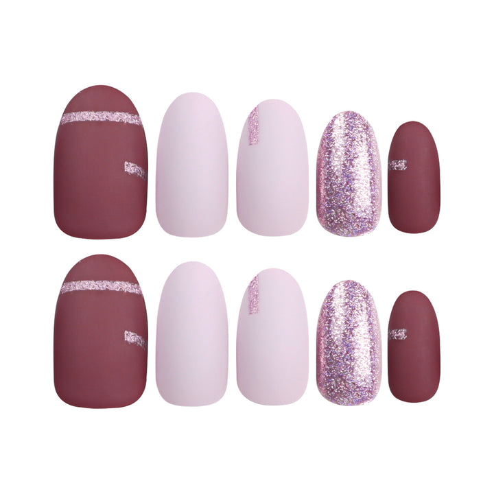Elegante Nagelkunst mit Glitzer- und Matt-Effekten Karnz