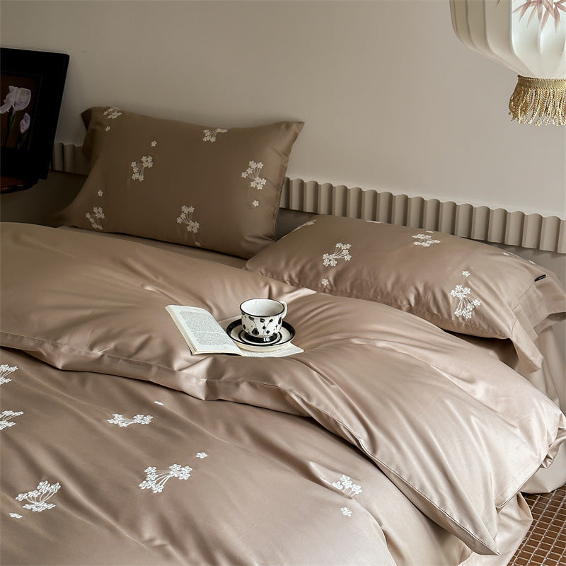 Elegante Satin-Bettwäschegarnitur mit dezenter Blumenstickerei und seidenähnlichem Glanz