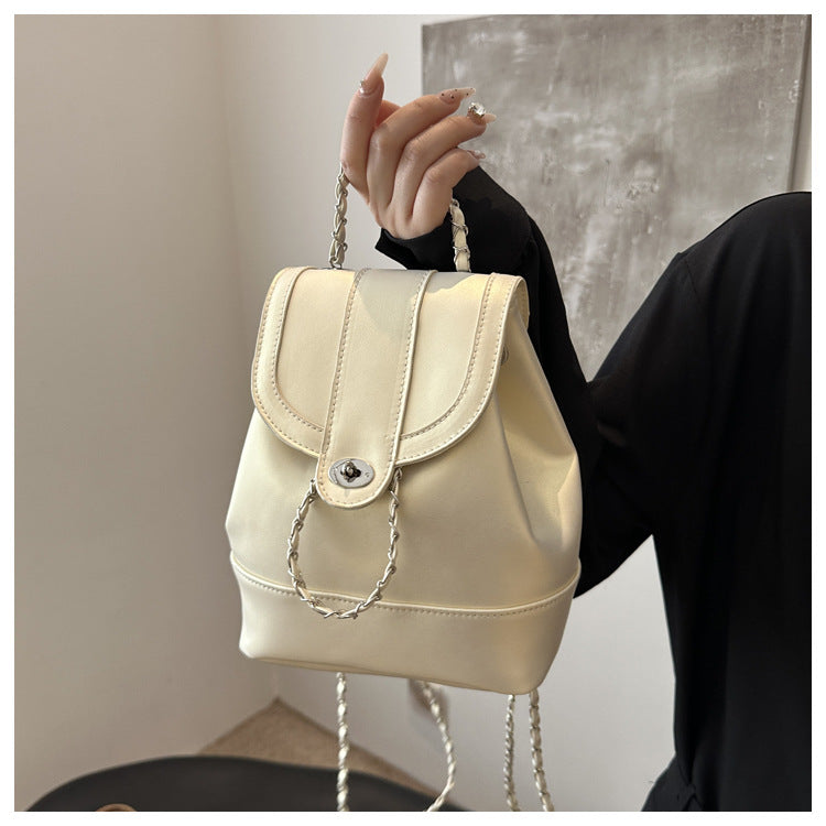 Eleganter Rucksack mit Kettendetails