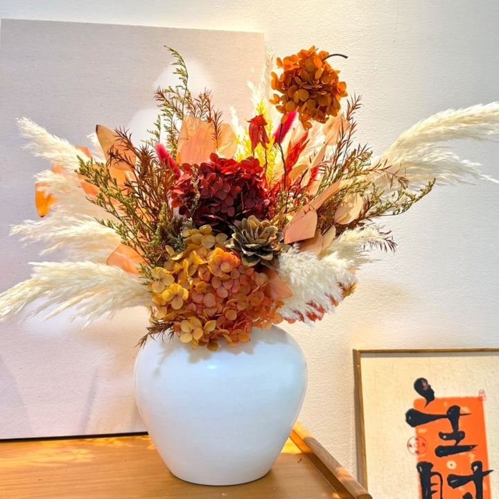 Dekorative Trockenblumenarrangement