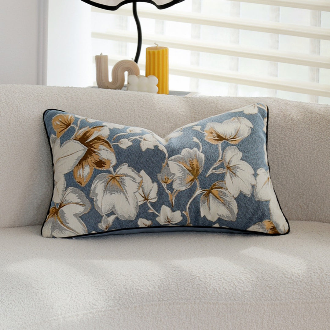 Elegantes Zierkissen mit floralem Druck
