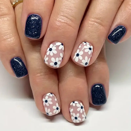 Dekorative florale Press-On Nagelverzierungen Karnz