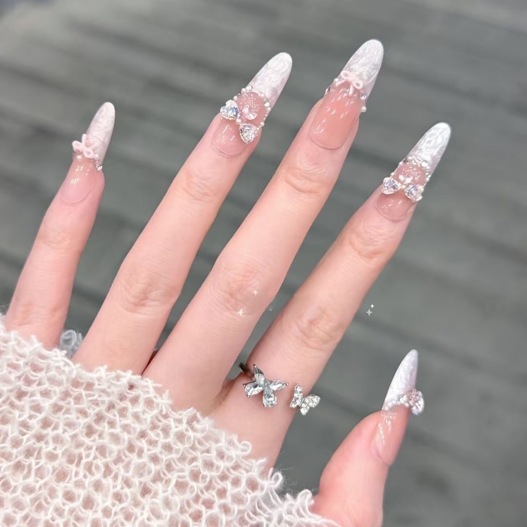 Luxuriöse dekorative Press-On Nagelverlängerungen Karnz