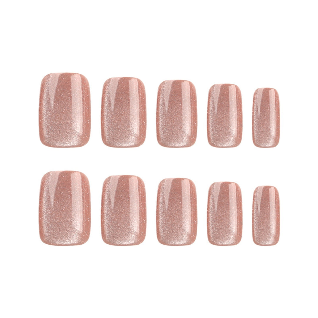 Luxuriöse Gel-Nägel mit elegantem Hochglanz-Finish Karnz