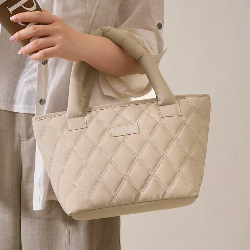 Isolierte gesteppte Lunch-Tasche