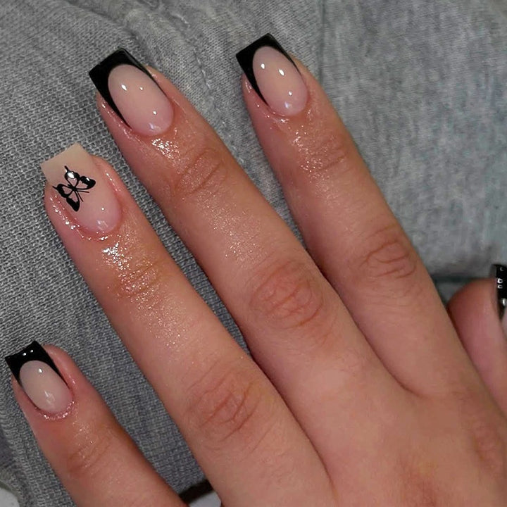 Kunstnagelset mit eleganten Schmetterlingsmotiven Karnz