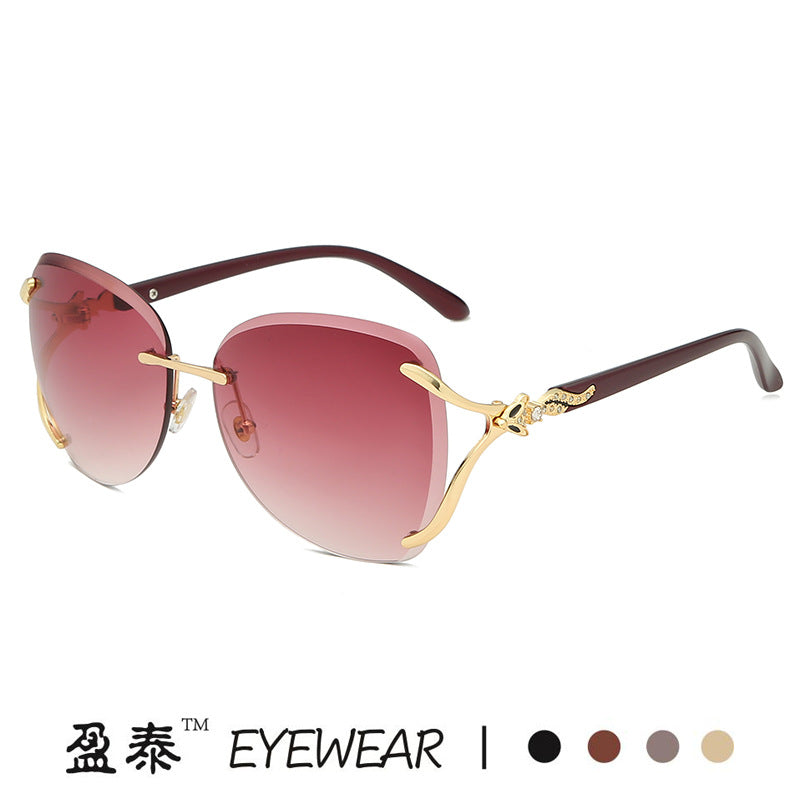 Damen elegante Sonnenbrille mit extravagantem Metallrahmen und verspiegelten Gläsern Karnz