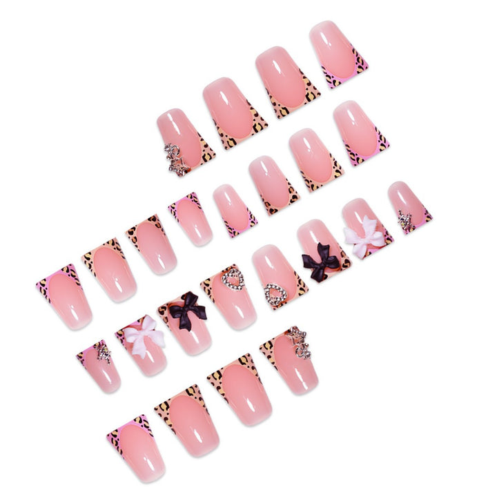 Dekoratives thematisches Press-On-Nagelset Karnz