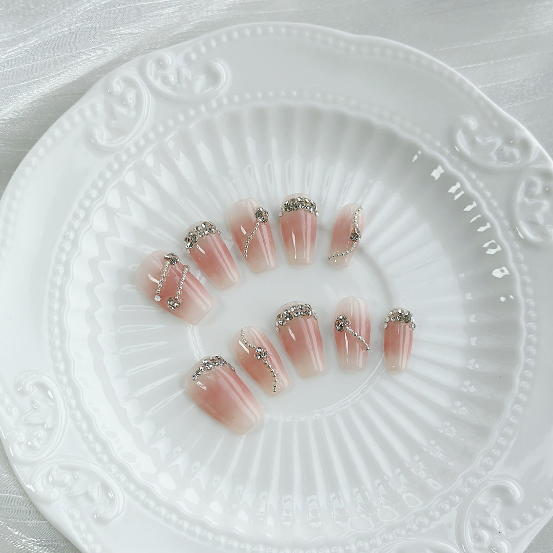 Elegantes Press-On Nagel-Kunst-Set mit Strassverzierungen