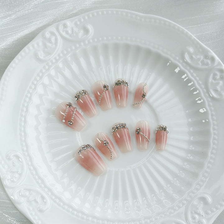 Elegantes Press-On Nagel-Kunst-Set mit Strassverzierungen