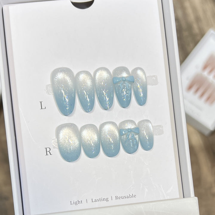 Glänzendes Press-On Nagelkunst-Set mit Schleifenakzenten Karnz
