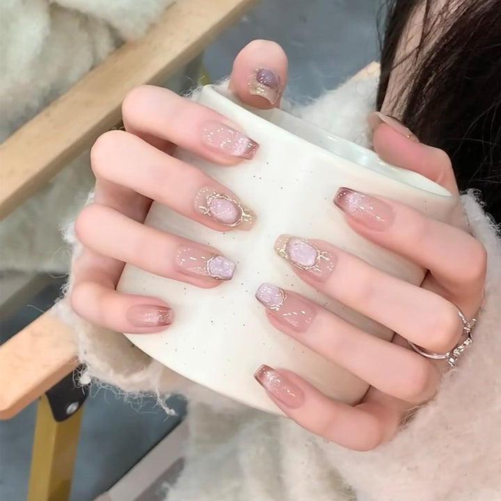 Dekoratives Press-On Nagelkunst-Set Karnz