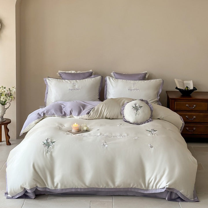 Satin-Bettbezug-Set mit floraler Stickerei, Wendefunktion und Zierkissen