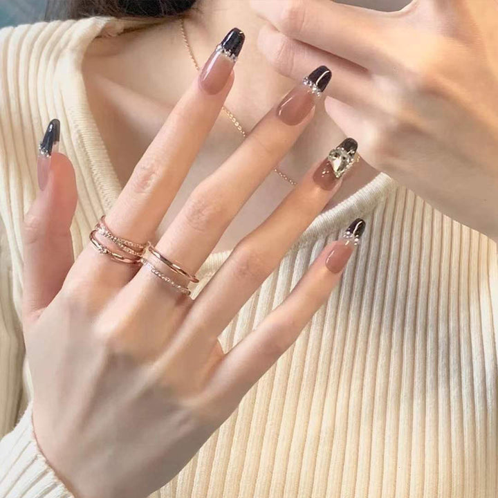 Kunstfingernägel mit Glamourösen Perlen-Details Karnz