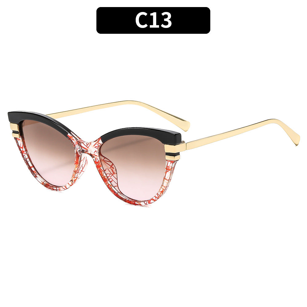 Stylische Cat-Eye Sonnenbrillen mit dekorativen goldenen Akzenten